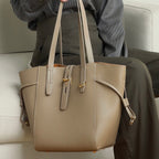 Damentasche aus Leder mit Vintage-Schloss-Schnallen-Detail