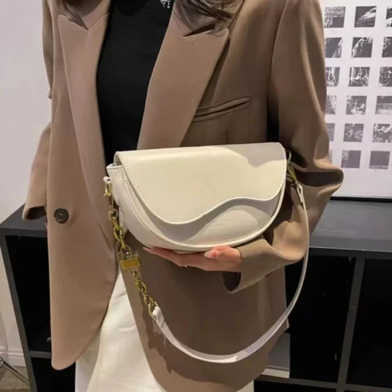 Damen Schultertasche aus PU-Leder mit breitem Tragegurt