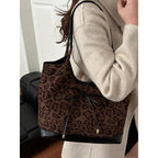 Damentasche mit stylischem Leopardenmuster und verstellbarem Kordelzug