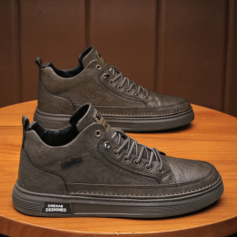 Hochschaftige sportliche und modische Sneaker für Frauen mit eleganten Details