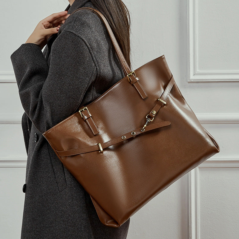 Damen elegante Einkaufstasche mit praktischem Innenlayout und stilvollen Akzenten