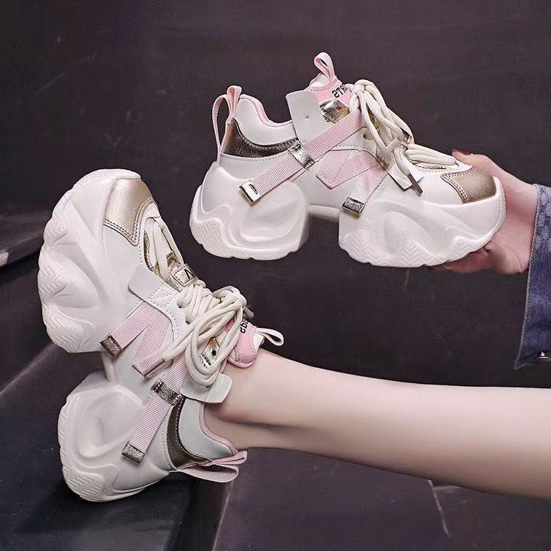 Damen Sport-Sneaker mit innovativem Dämpfungssystem und futuristischem Design