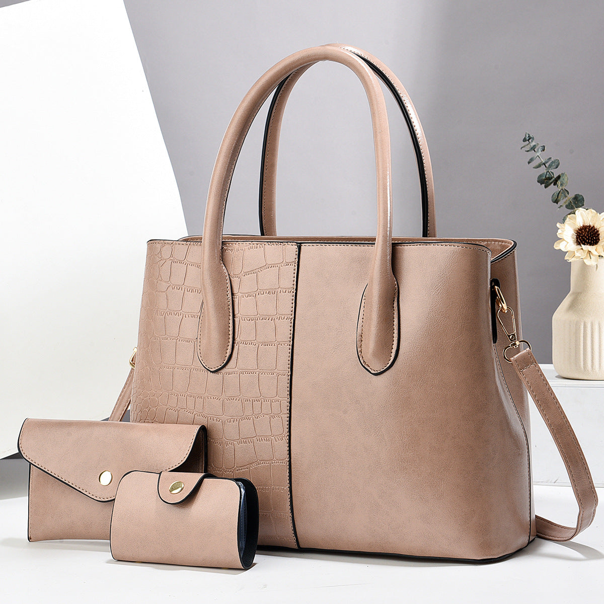Damentasche mit abnehmbaren Accessoires