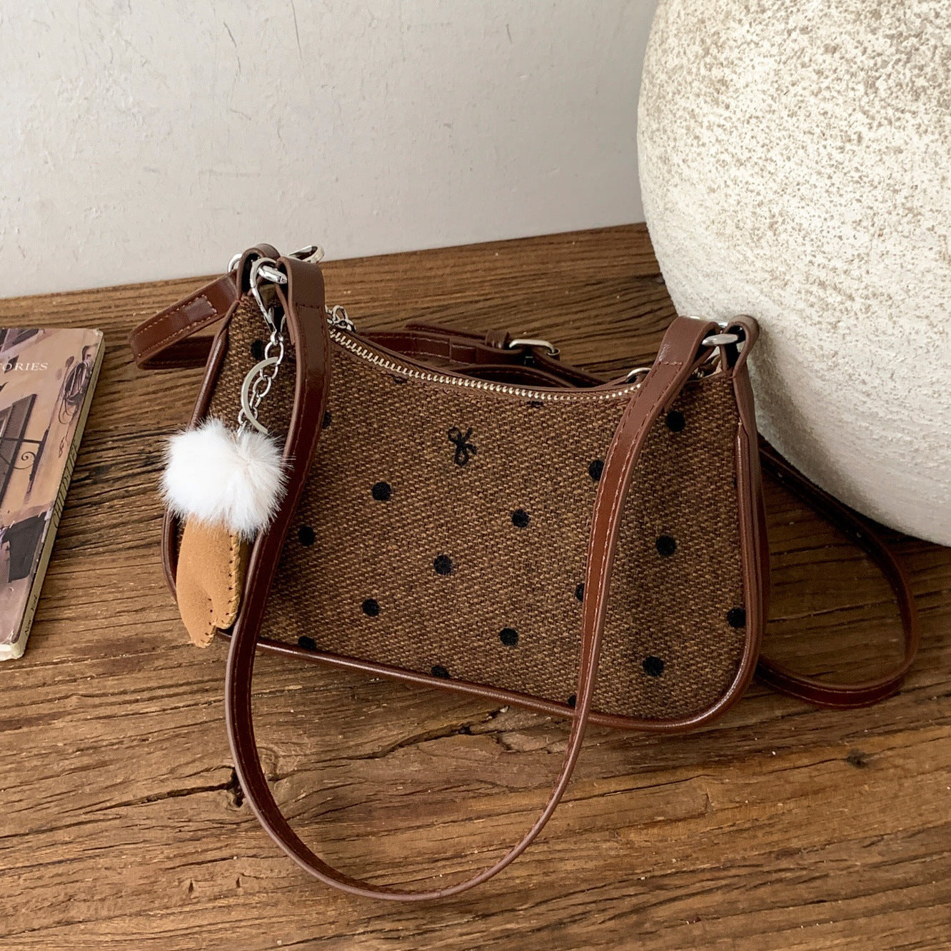 Damen trendige Mini-Handtasche mit verspieltem Tieranhänger