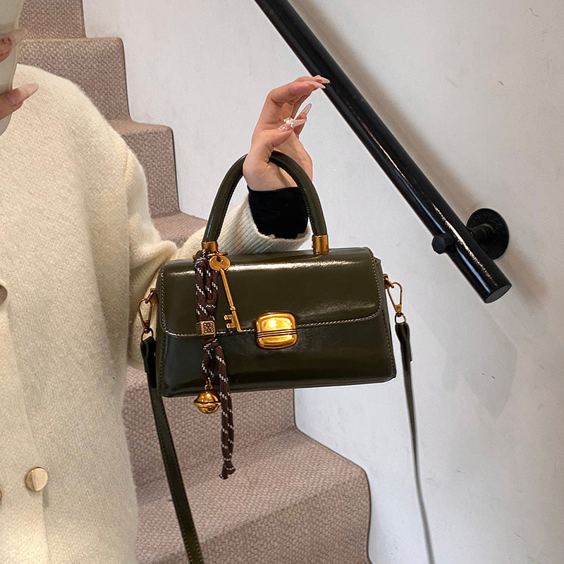 Damen elegante Handtasche mit goldenen Akzenten