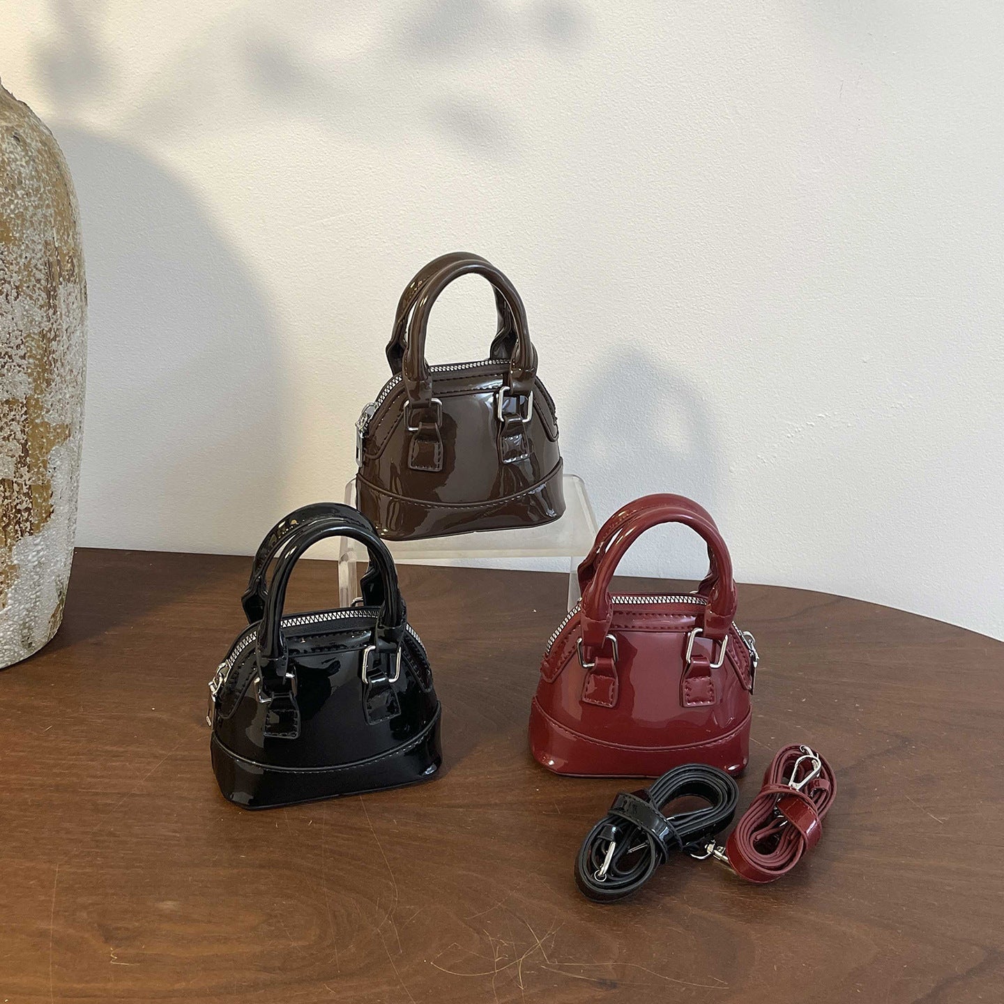 Damen Mini-Handtasche mit glänzender Oberfläche und modischem Reißverschluss