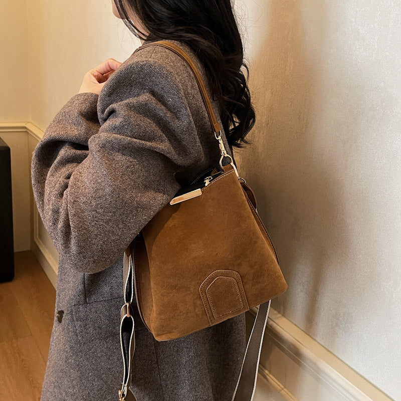 Damen praktische Schultertasche aus hochwertigem Wildleder