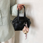 Damen Mini-Tasche mit dekorativem Anhänger