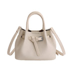 Frauen Designer Bucket Bag mit verspieltem Tier-Charm