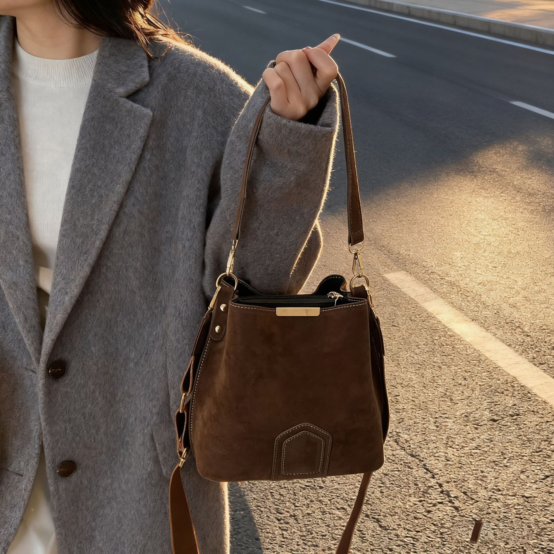 Damen praktische Schultertasche aus hochwertigem Wildleder
