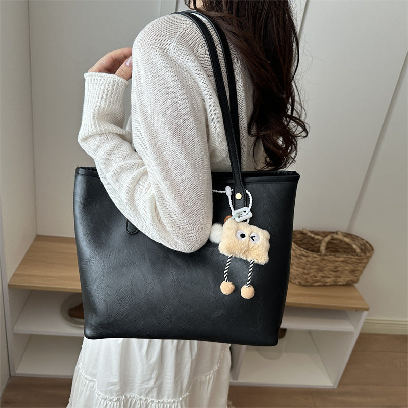 Damen klassische Tote-Tasche mit charmanten Plüschspielzeug-Anhänger