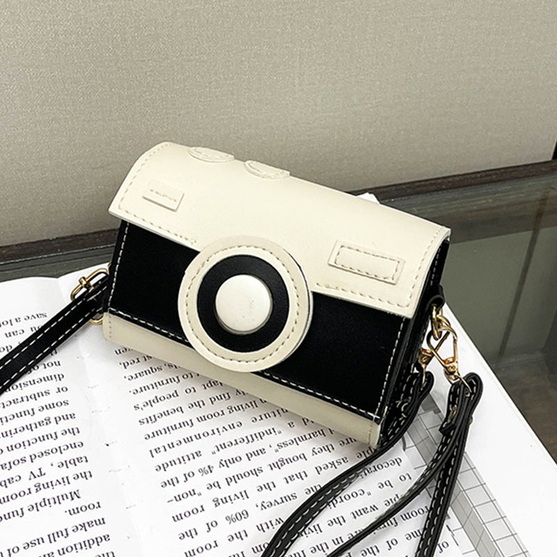 Damen Mini-Handtasche mit verspieltem Klappverschluss