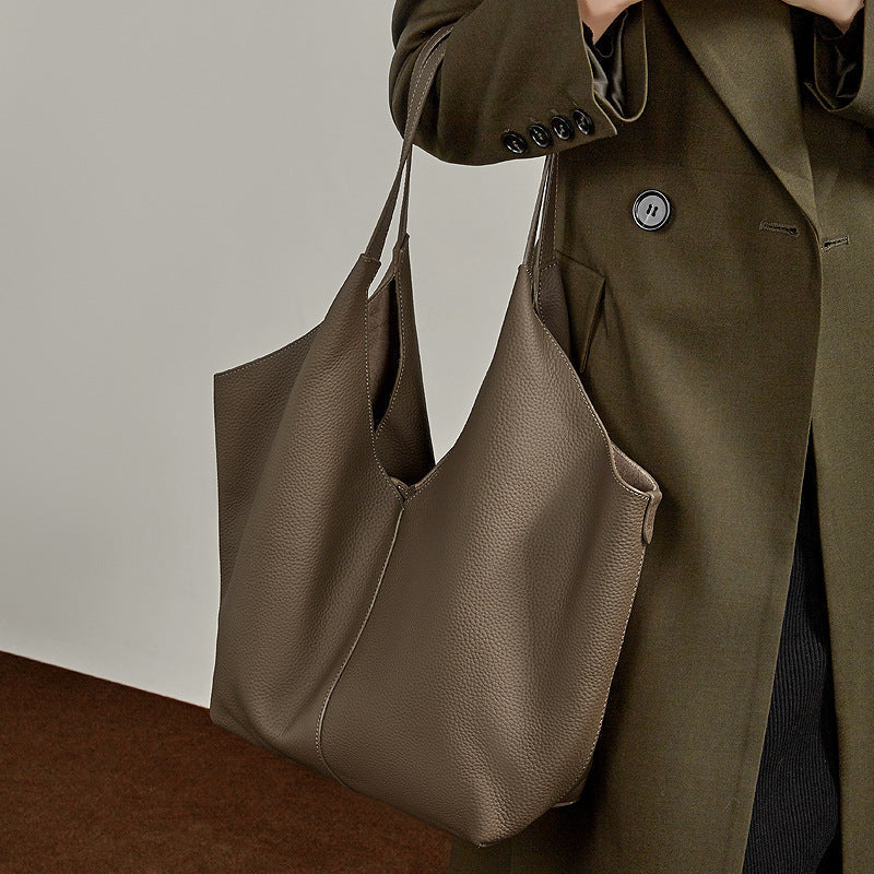 Damen-Tote-Bag im modernen minimalistischen Design mit großzügiger Innenaufteilung