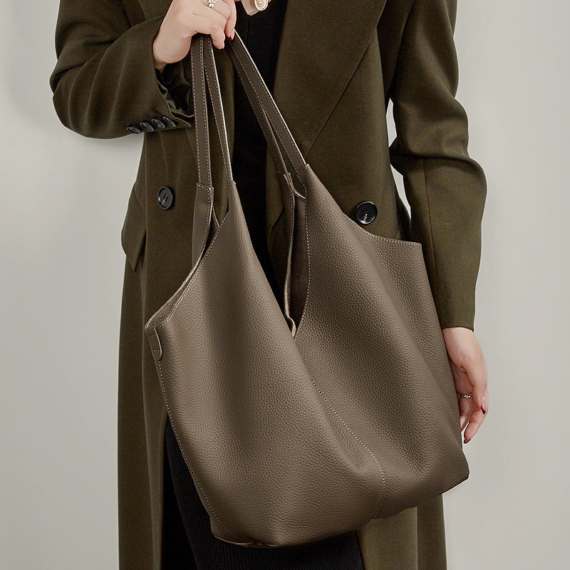 Damen-Tote-Bag im modernen minimalistischen Design mit großzügiger Innenaufteilung