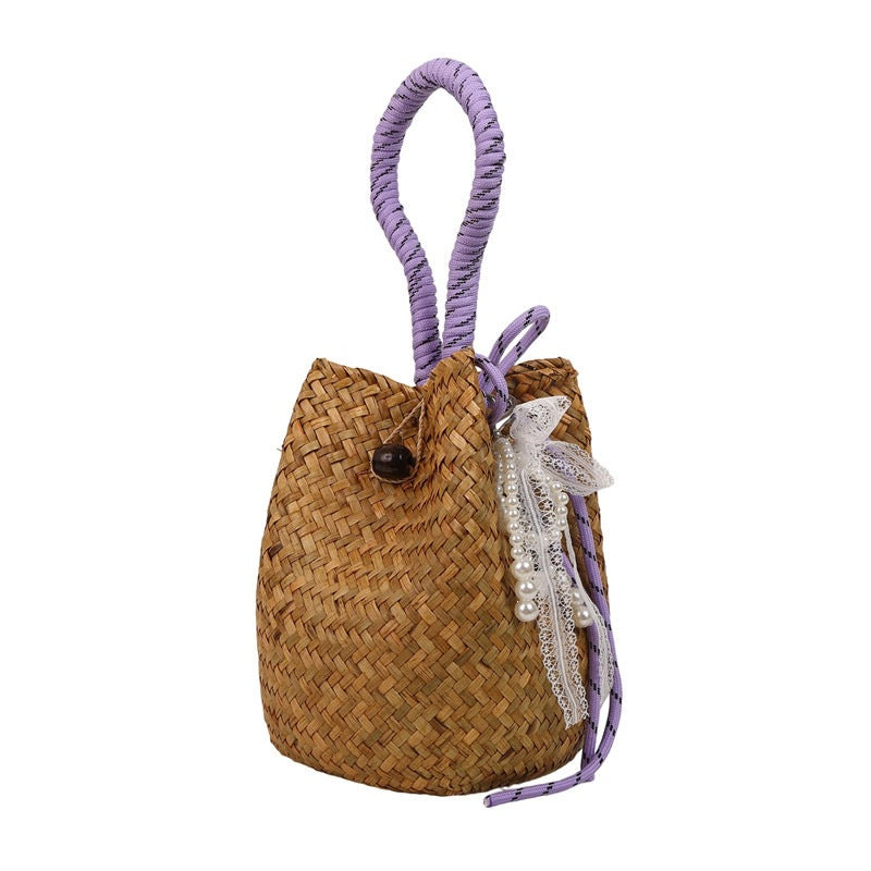 Handgewebte Schultertasche für Damen mit dekorativem Kordelzug