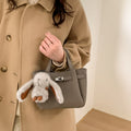 Damen Mini-Handtasche mit verspieltem Design und Tieranhänger