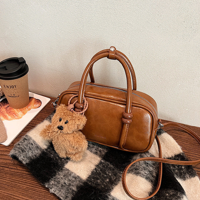 Damen Mini-Handtasche mit charmantem Bärenanhänger