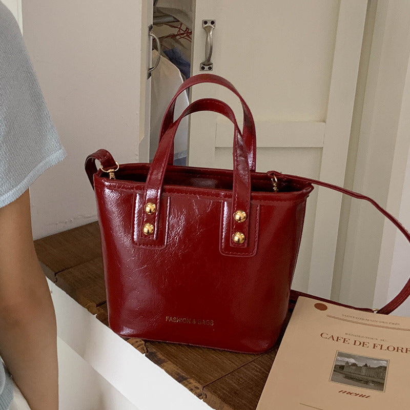 Damen Mini Tasche mit eleganter Struktur und praktischem Tragegriff