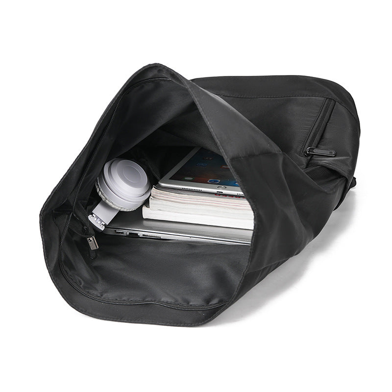 Städtischer Rucksack mit modernem Faltverschluss und vielseitigen Fächern