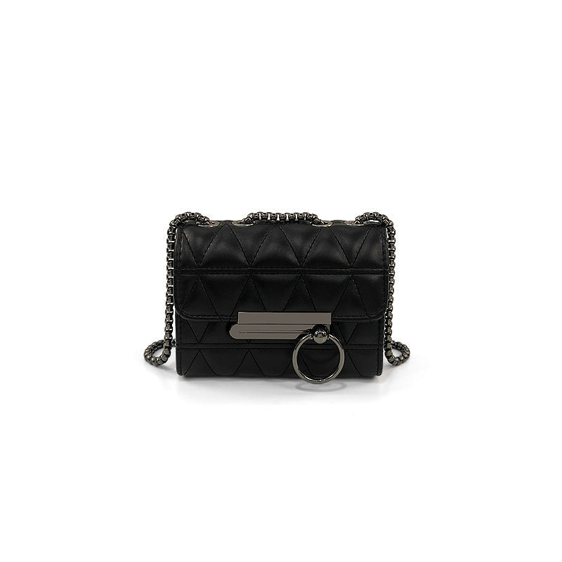 Damen Clutch mit eleganter Steppung und feinem Kettenriemen
