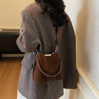 Damen praktische Schultertasche aus hochwertigem Wildleder