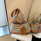 Farbenfrohe Schultertasche aus Baumwolle mit einer praktischen Zusatztasche