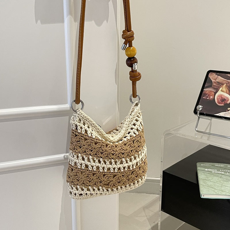 Damen gehäkelte Schultertasche mit dekorativen Details