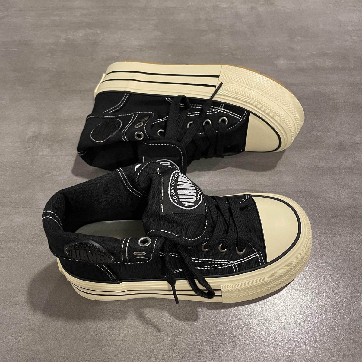 Damen High-Top Sneaker mit dicker Gummisohle und seitlichem Reißverschluss