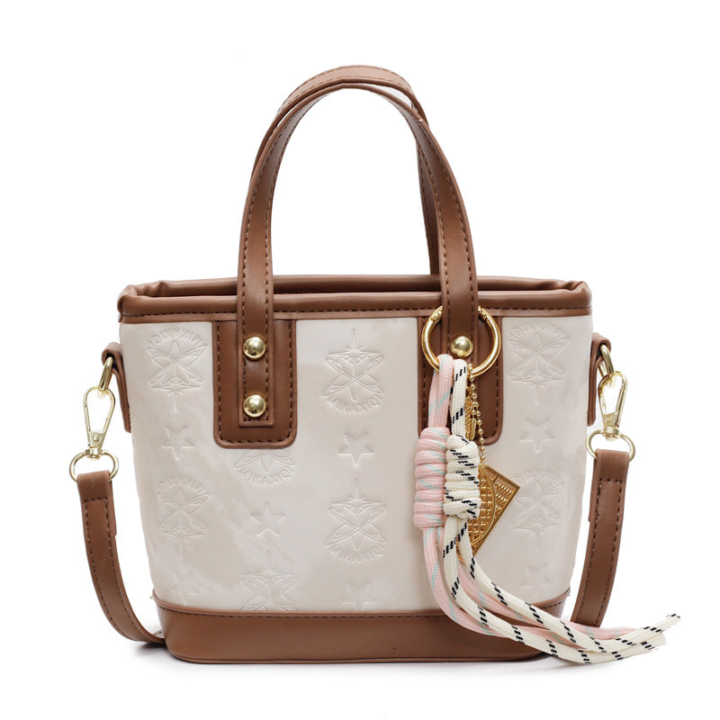 Damen Mini-Tasche im verspielten Design mit dekorativem Charm