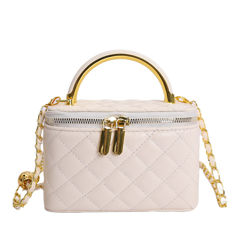 Damen Mini-Handtasche mit goldener Kettenakzent und strukturiertem Design