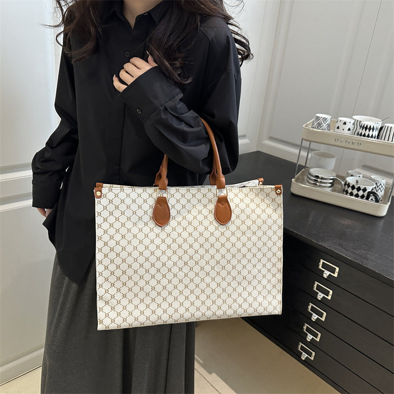 Damen elegante Tragetasche mit hochwertigem Monogramm-Design