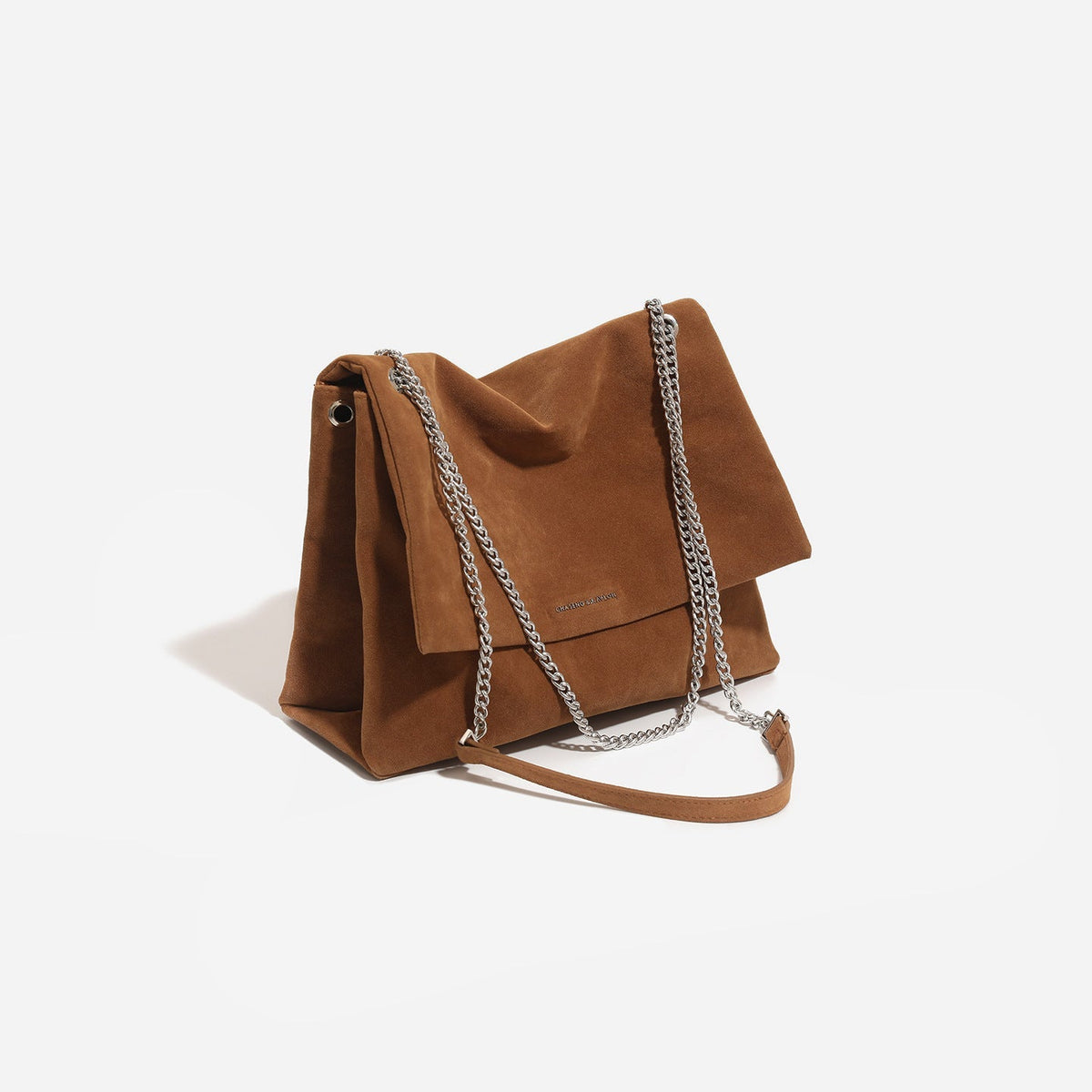Frauen Clutch aus glänzendem synthetischem Leder mit dekorativem Kettenriemen