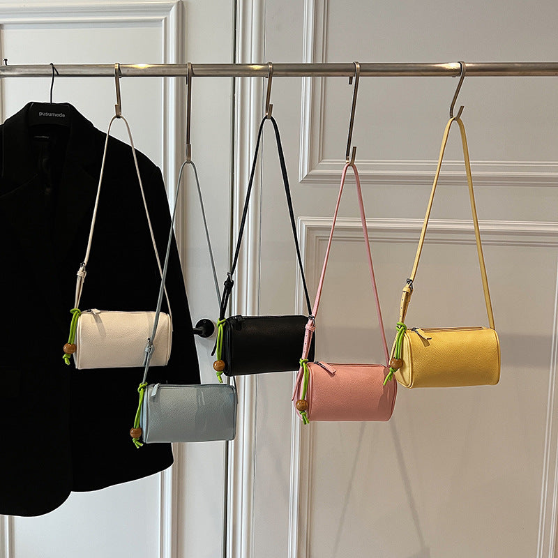 Damen Schultertasche aus hochwertigem synthetischem Leder mit buntem Kordelzug
