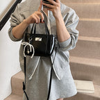 Damen Mini-Handtasche mit perlenverziertem Anhänger
