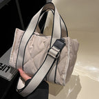 Praktische Schultertasche für Damen mit strukturierten Details