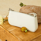 Damen elegante Schultertasche mit Kettenakzent