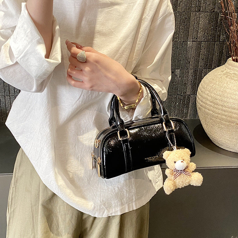 Damen Mini-Handtasche mit verspieltem Teddy-Anhänger