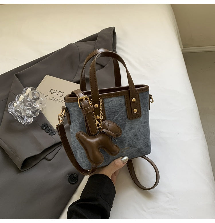 Damen Mini-Handtasche mit abnehmbarem Charm