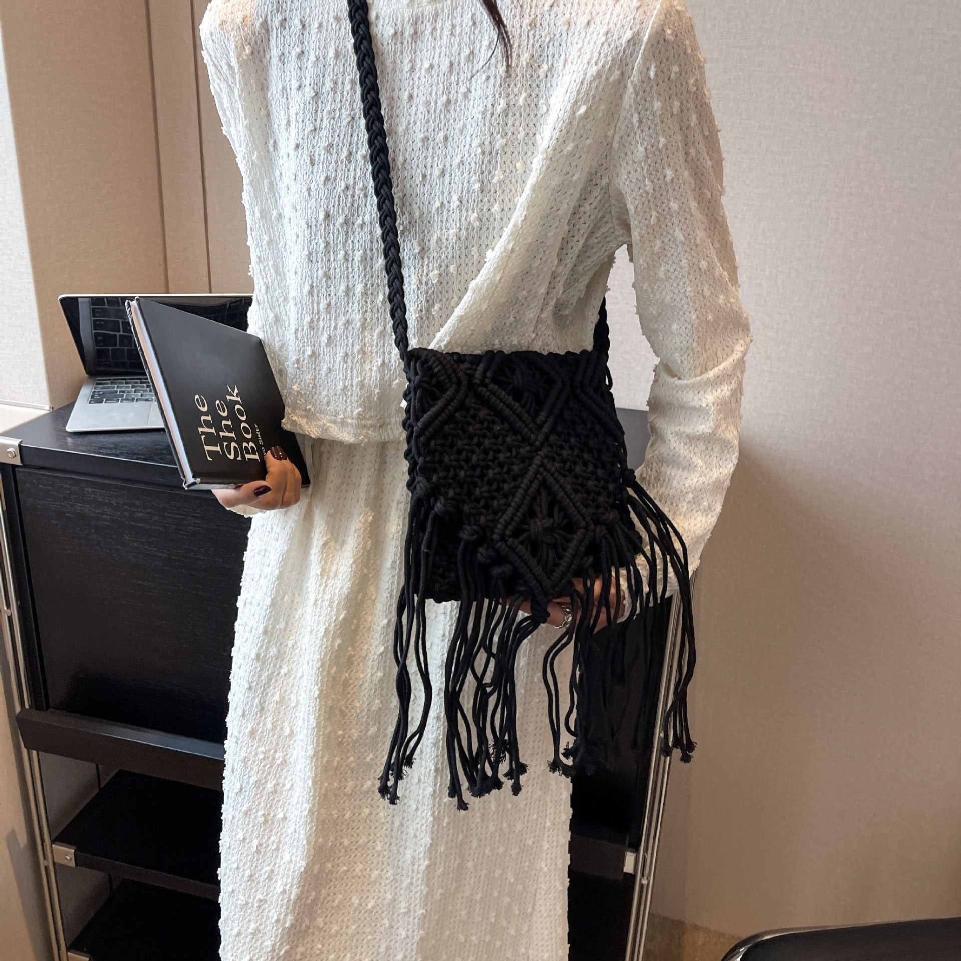 Damen Makramee Schultertasche mit dekorativen Fransen