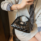 Damen Mini-Tasche mit elegantem gesteppte Design und stilvollem Kettenverschluss