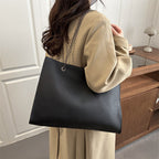 Damen elegante tote bag mit praktischem Innenfach und stylischem Kettenriemen