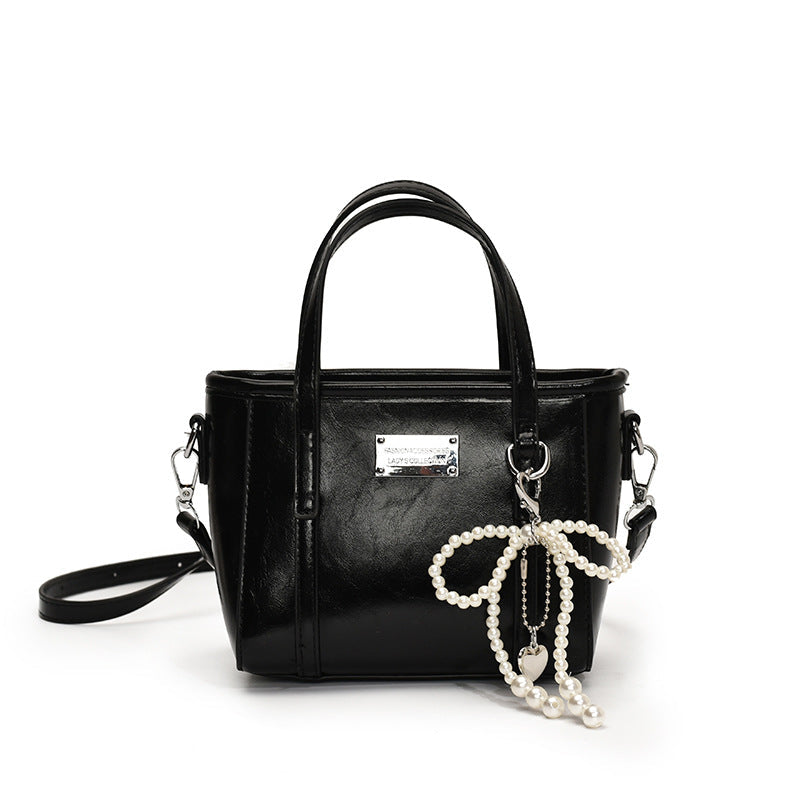 Damen Mini-Handtasche mit perlenverziertem Anhänger