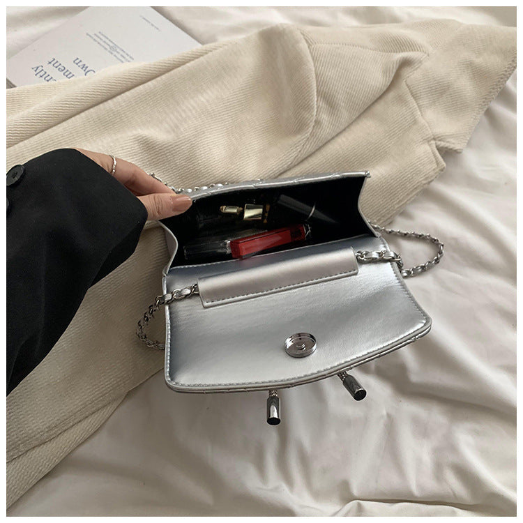 Damen-Mini-Handtasche mit luxuriösem, gestepptem Muster und funkeldem Kettenanhänger