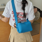 Damen Schultertasche im modernen Design mit strukturierter Oberfläche