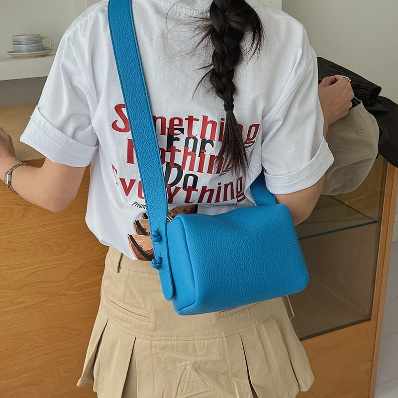 Damen Schultertasche im modernen Design mit strukturierter Oberfläche