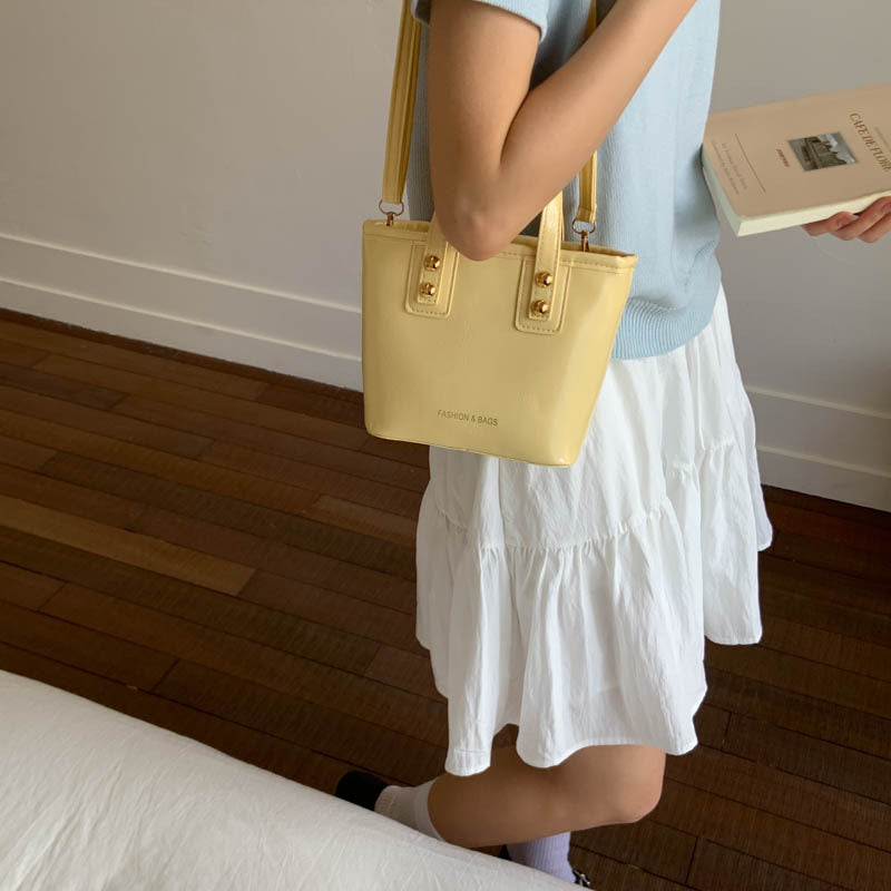 Damen Mini-Handtasche mit elegantem Tragegriff und praktischem Innenfach