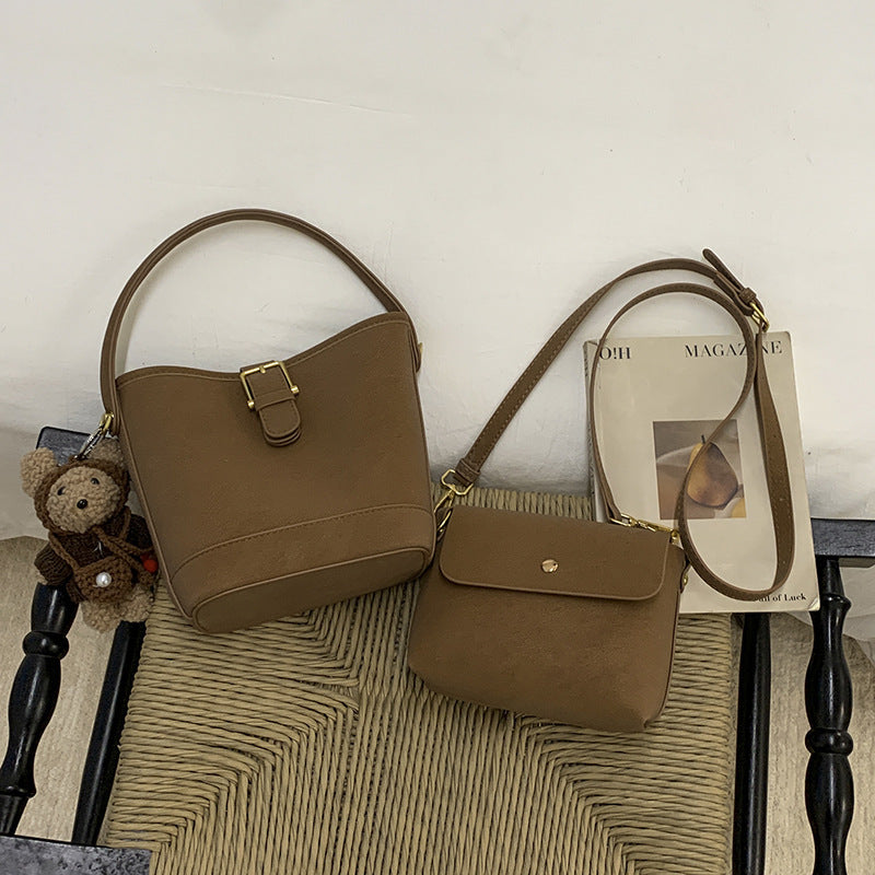 Frauen Hobo- und Mini-Handtaschen-Set mit verspieltem Anhänger