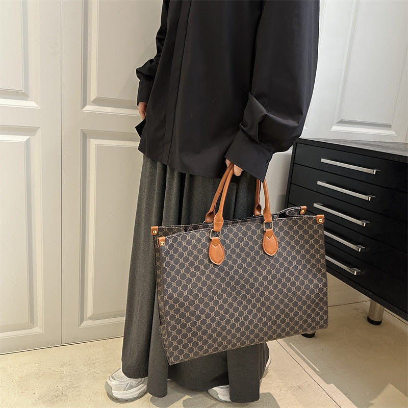 Damen elegante Tragetasche mit hochwertigem Monogramm-Design