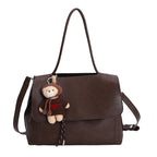 Damen modische Schultertasche mit charmantem Anhänger