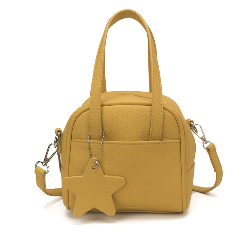 Damen Mini-Tasche mit dekorativem Anhänger
